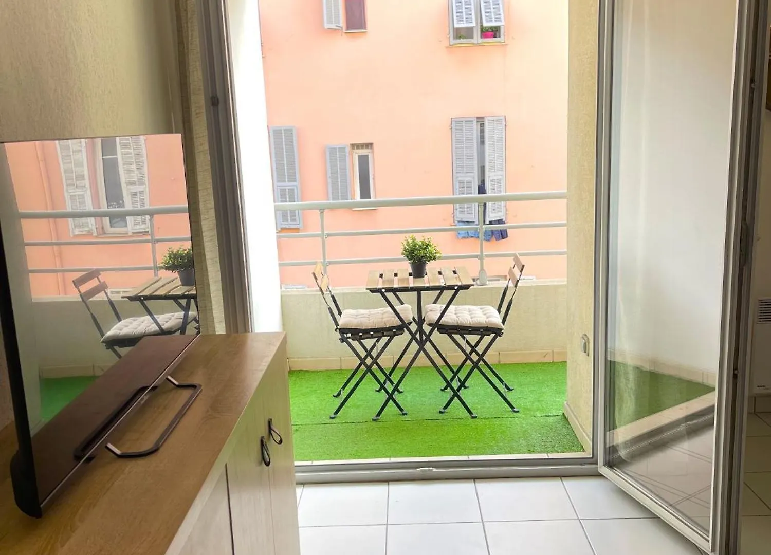 Studio, Climatisation, Terrasse, Parking, 1 Min Tramway Nice France